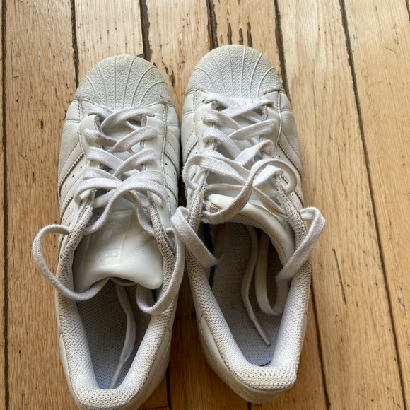 Kids White Adidas Superstar Sneakers Size 4 - Picture 8 of 8